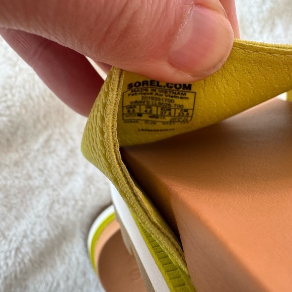 Sorel neon yellow Bolt, Gum, Roaming Easy Slide Sandals, Sizes 6.5 - Picture 8 of 8